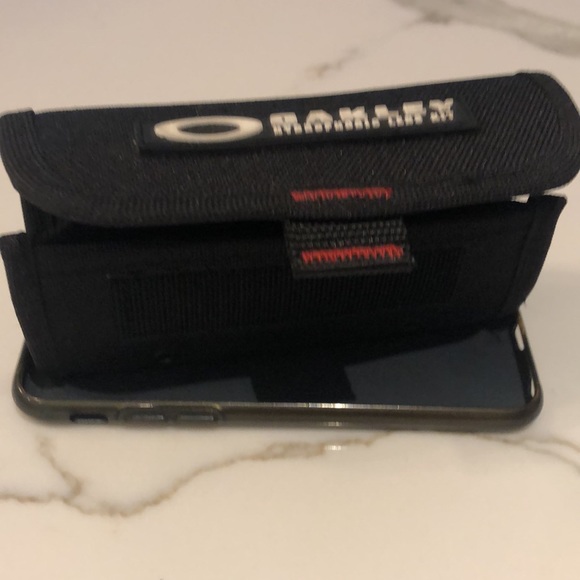 Oakley lens cleaner case. New - Picture 4 of 4